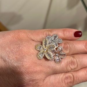 Tricolor flower ring